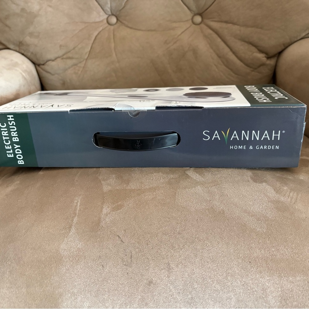 Savannah White and Black Electric Body Brush - Picture 2 of 6